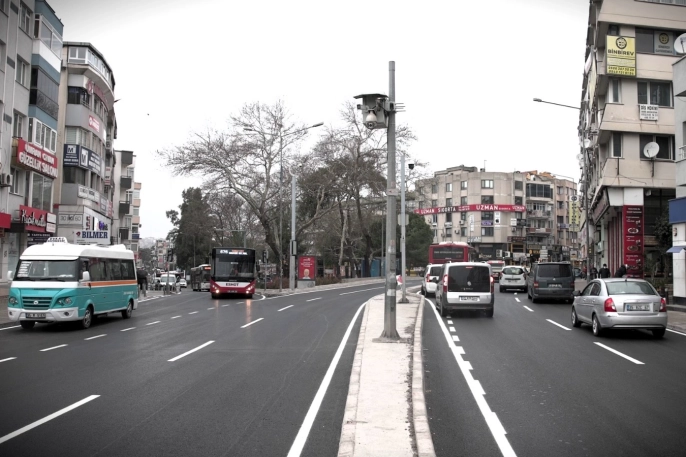 Buca'da Asfalt Seferberliği Başladı: Menderes Caddesi Yenilendi, Vatandaş Memnun