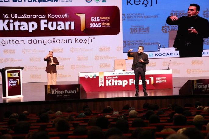Budak, Kocaeli kitap fuarında okurlarıyla buluştu