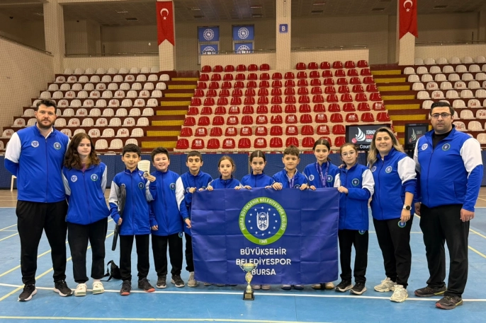 Bursa Belediyesporlu badmintoncular Amasya'da 5 madalya ve takım ikinciliği kazandı