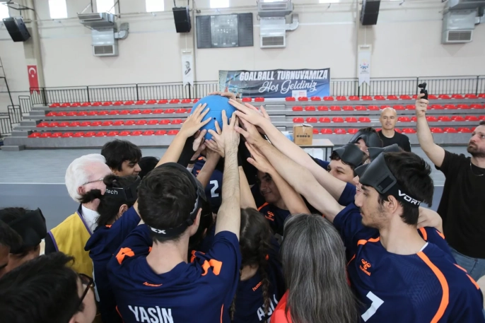 Çiğli'de görme engelli gençler goalball turnuvasında mücadele etti