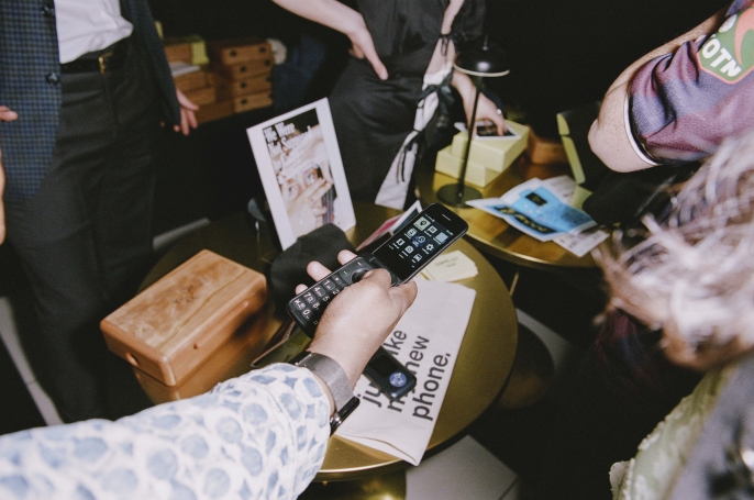 Dumb Co, akıllı telefondan flip telefona geçişi teşvik ediyor