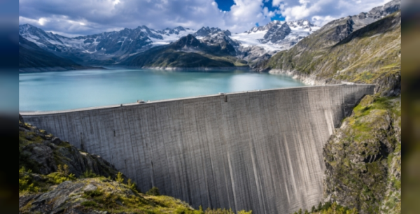 285 metrelik baraj, 400 milyar litre su kapasitesine sahip