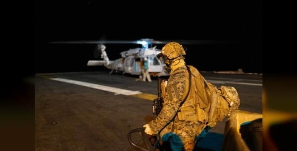 ABD askerleri, Venezuela açıklarında 122 milyar dolarlık petrol tankerine helikopterle çıktı