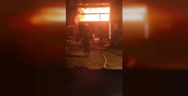 Adana'da mobilya atölyesi alevlere teslim oldu: Maddi hasar büyük