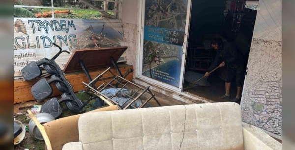 Alanya'da 15 Yılın En Şiddetli Yağmuru: Hayat Felç Oldu, Zarar Büyüklüğü Gün Ağarınca Ortaya Çıktı!