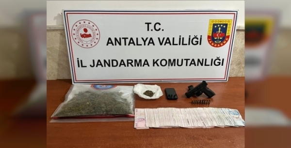 Alanya'da jandarmadan uyuşturucu operasyonu: Silah ve esrar ele geçirildi