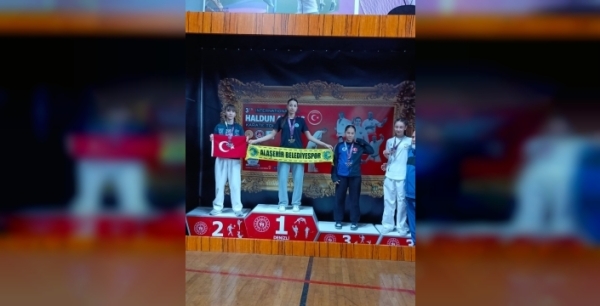 Alaşehir Karate Takımı, Denizli'de tarih yazdı: 15 madalya ile dönüş