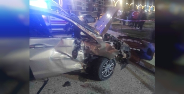 Aliağa'da kanlı kaza: Motosikletli genç hayatını kaybetti, iki kişi yaralı