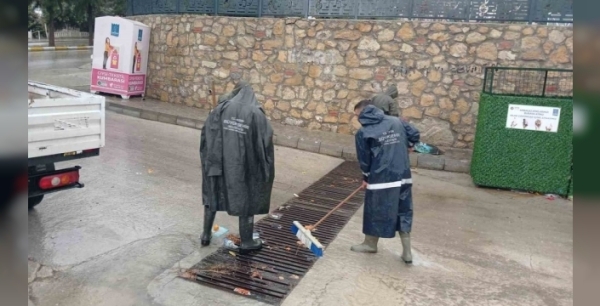 Aydın'da sağanak yağışa karşı gece gündüz mücadele: Ekipler vatandaşın güvenliği için sahada