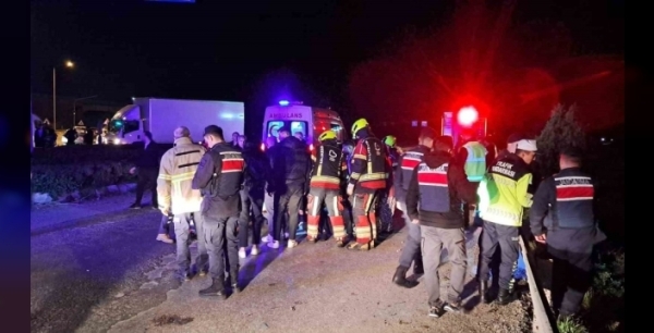 Balıkesir'de feci kaza: Kontrolden çıkan otomobil şarampole uçtu, 1 ölü, 5 yaralı
