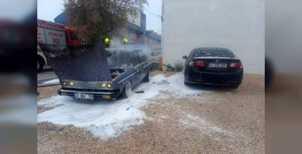 Balıkesir'de saniye saniye kaydedilen otomobil yangını paniğe yol açtı