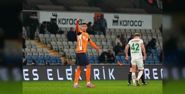 Başakşehir, son saniye golüyle Avrupa umutlarını canlı tuttu