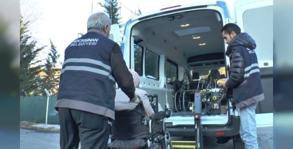 Başkan Çolakbayrakdar: Engelli bireyler için özel hizmetler sunuyoruz