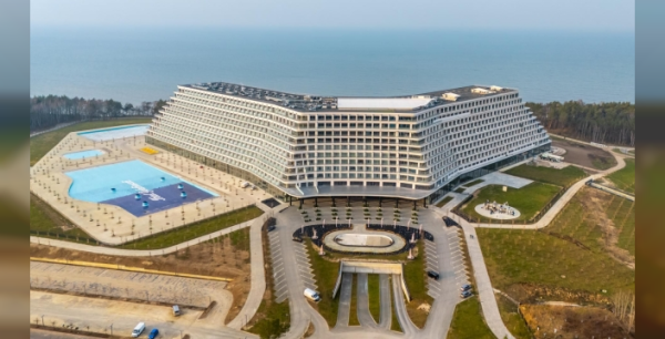 Bin Kişilik Köye 13 Katlı Dev Otel: 24 Saatte 2 Bin Talep Geldi