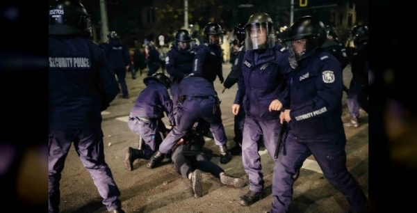 Bulgaristan'da hükümet karşıtı protestolar kanlı bitti: 2 polis yaralandı, 10 gözaltı