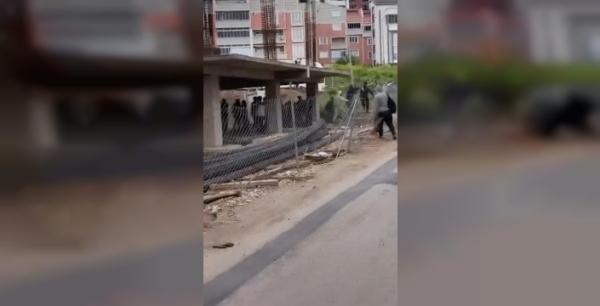 Bursa'da inşaat alanında işçiler arasında sopalı kavga