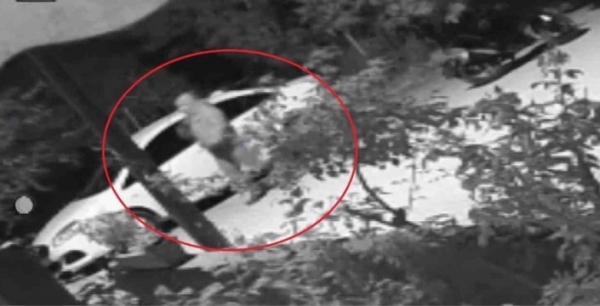 Bursa'da şok gelişme: Maskeli şüpheli, park halindeki aracı böyle ateşe verdi!