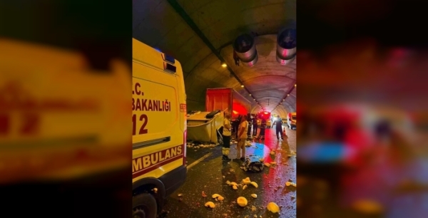 Bursa'da tırın kupası kamyona çarptı: 1 kişi ağır yaralı