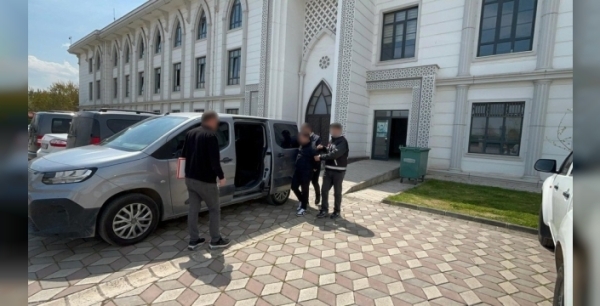 Çalıntı pikapla kaçtı, sahte kimlikle yakalandı: 10 suçtan aranıyordu