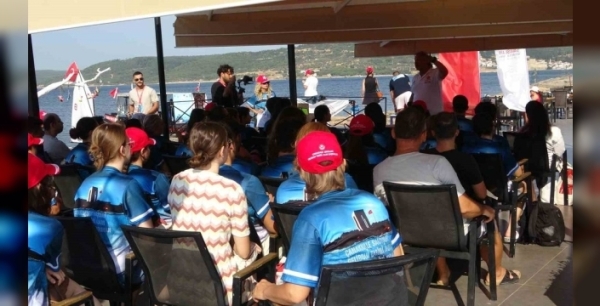 Çanakkale'de gençler tarihi dalış ve yelken etkinliği gerçekleştirdi