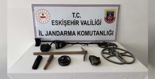 Define avında yakalandılar: İki kişi kaçak kazı yaparken suçüstü
