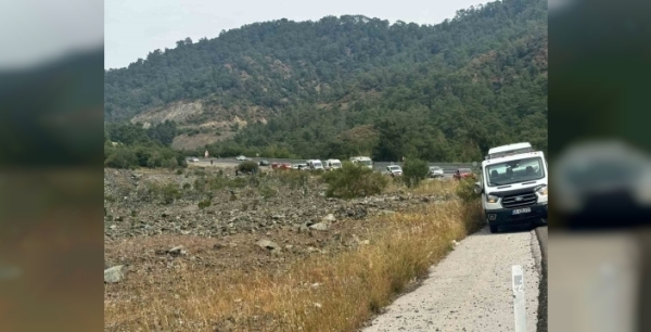Direksiyon hakimiyeti kayboldu, otomobil uçuruma böyle yuvarlandı: 2 kişi yaralandı