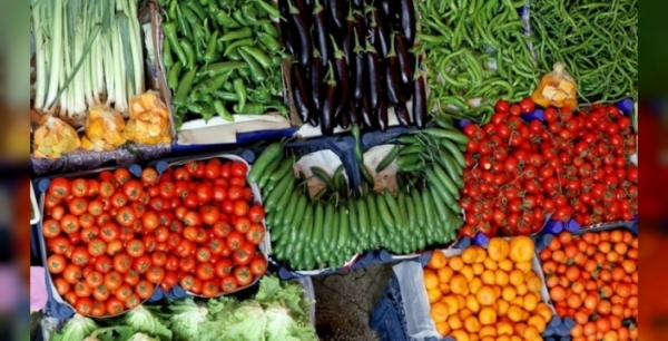 Elma 'meyve' olmaktan çıkıp 'lüks' mü oluyor? Market raflarındaki şok fiyat artışı!