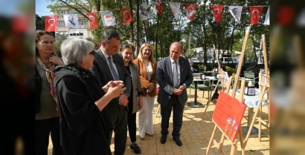 Emekli Kafe, Alzheimer hastalarının fırça darbeleriyle renklendi: Duygu yüklü sergi