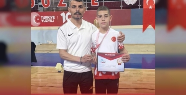 Eskişehirli genç güreşçi Ahmet Savaş, Türkiye'yi temsil etmeye hazırlanıyor