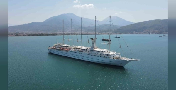 Fethiye'ye dev gemi geldi: 283 turist botlarla karaya indi