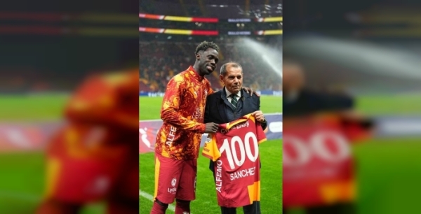 Galatasaray'da Davinson Sanchez'den 100. maçına özel kutlama