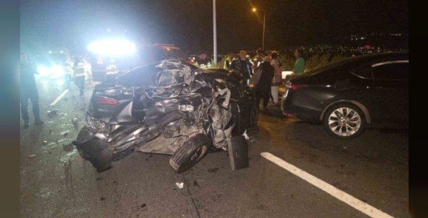 Gebze-İzmir Otoyolu'nda kan donduran kaza: 1 kişi ağır yaralandı, trafik kilitlendi!