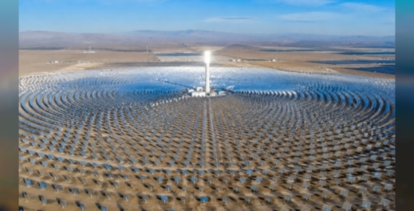 Güneş battığında bile elektrik üreten dev hibrit santral faaliyete geçti