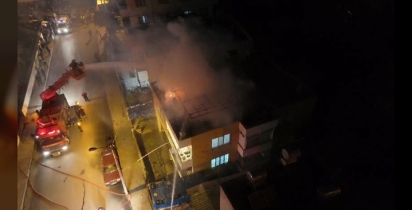 Hatay'da müstakil evin damında yangın korkusu