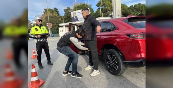İzmir'de 30 noktada yapılan denetimlerde 258 araç ceza aldı