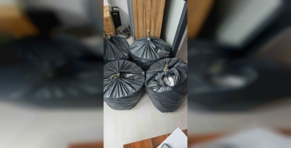 İzmir'de nefes kesen kovalamaca: Kaçan araçtan on binlerce hap çıktı!