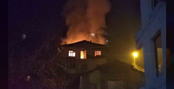 Karabük''te nefes kesen kurtarma: 3 katlı binada mahsur kalan yaşlı adam son anda kurtuldu