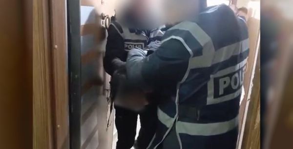 Kayseri'de özel ekip, cezaevi firarisi 2 şahsı yakaladı