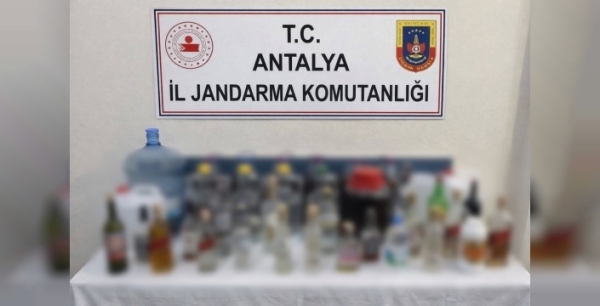 Kemer'de büyük kaçak alkol operasyonu: Sahte içkiler ele geçirildi