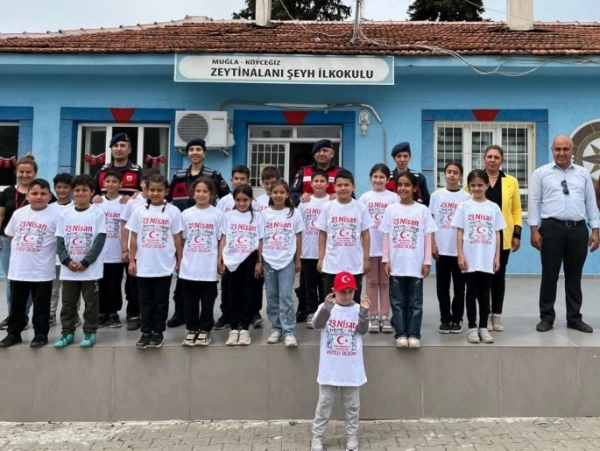 Köyceğiz Jandarması öğrencilerin yüreklerini ısıttı