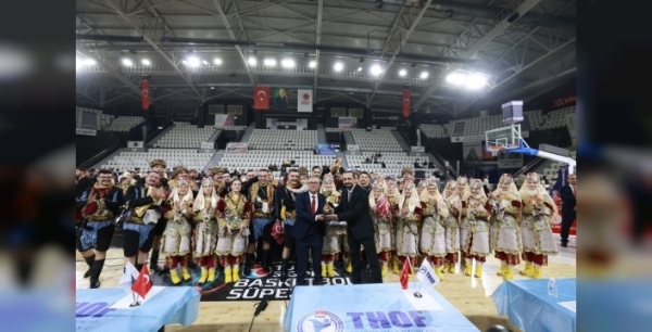 Manisa Büyükşehir Belediyespor, halk oyunları yarışmasında büyük başarı elde etti