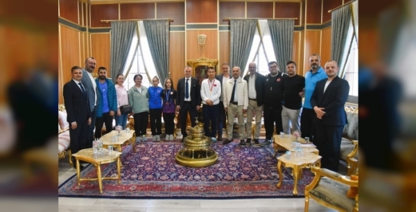 Manisa'dan göz dolduran başarılar: Şampiyon sporcular Başkan Balaban'ın ağırladığı isimler oldu