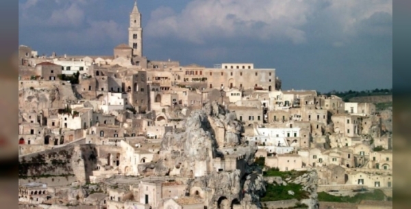 Matera, yırtıcı kuşların istilası altında