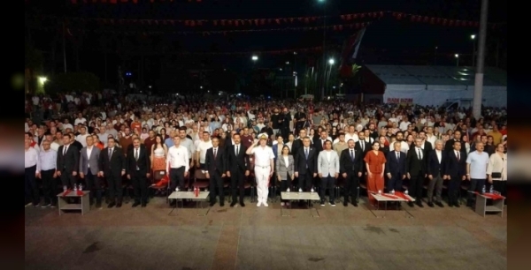 Mersin’de 15 Temmuz yürüyüşü: Demokrasi için nöbet tutuldu