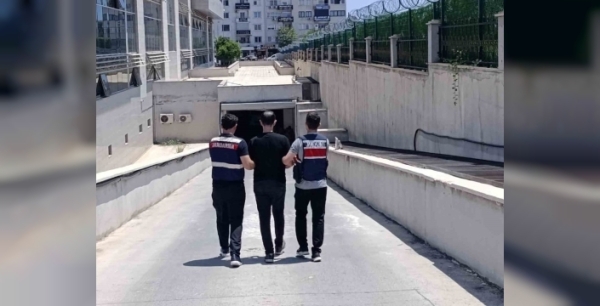 Mersin ve İzmir'de büyük darbe: DEAŞ ve TKP/ML-TİKKO'dan 2 şüpheli tutuklandı