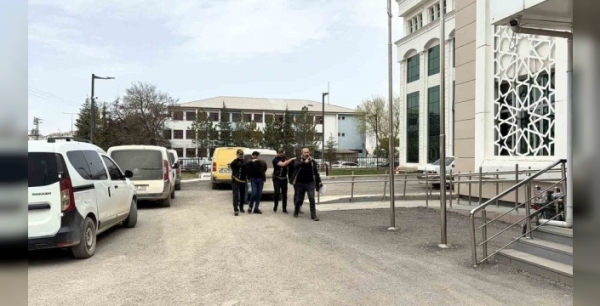 Sahte polis şoku: 2,1 milyonluk vurgun yapan dolandırıcılar kahramanmaraş'ta kıskıvrak yakalandı!