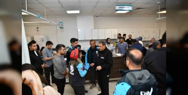 Şanlıurfa'da fırtına vurdu: Vali ve belediye başkanı hasar tespiti için sahada