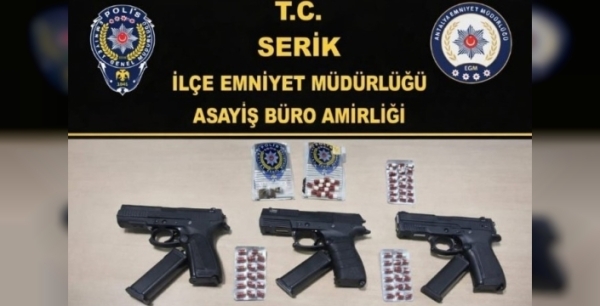 Serik'te silahlarla kamu güvenliğini tehdit eden 7 kişi tutuklandı