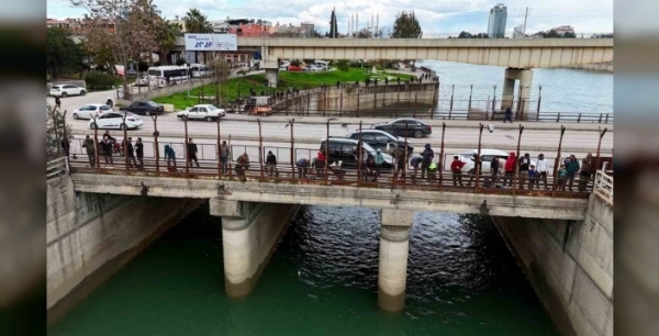 Seyhan Nehri'nde Balıkların Akını: Baraj Kapakları Açıldı, Balıkçılar Yarıştı!