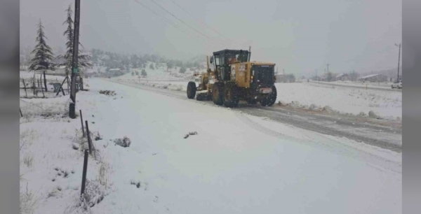 Silifke'nin yükseklerinde kar fırtınası: Ekipler seferber oldu